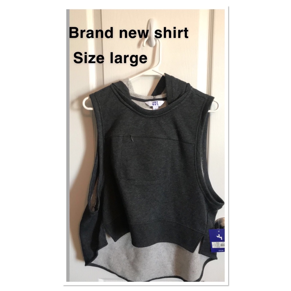 Sleeveless shirt